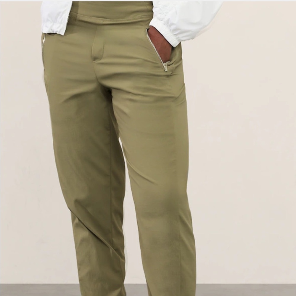Athleta TREKKIE NORTH HIGH RISE JOGGER!!! Brand new size medium Olive Green